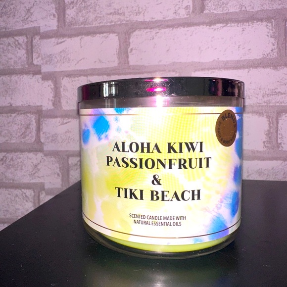 Bath & Body Works Aloha Kiwi Passionfruit & Tiki Beach 3-Wick Candle - Picture 1 of 3